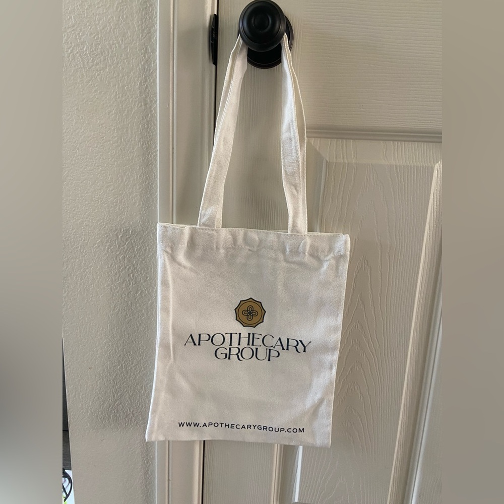 NWOT beige canvas tote bag with snap closure